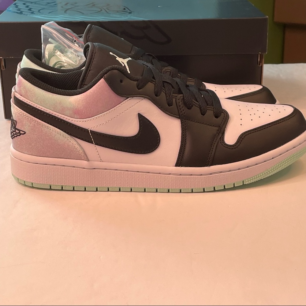 Air Jordan 1 Low Mens Size 10 Basketball Sneakers White & Mint - Picture 4 of 10